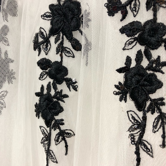 🎉🎉🎉HOST PICK!!! 🎉🎉🎉TLC Say Yes Created For Macy’s Black & White Long Formal Gown - Picture 6 of 16